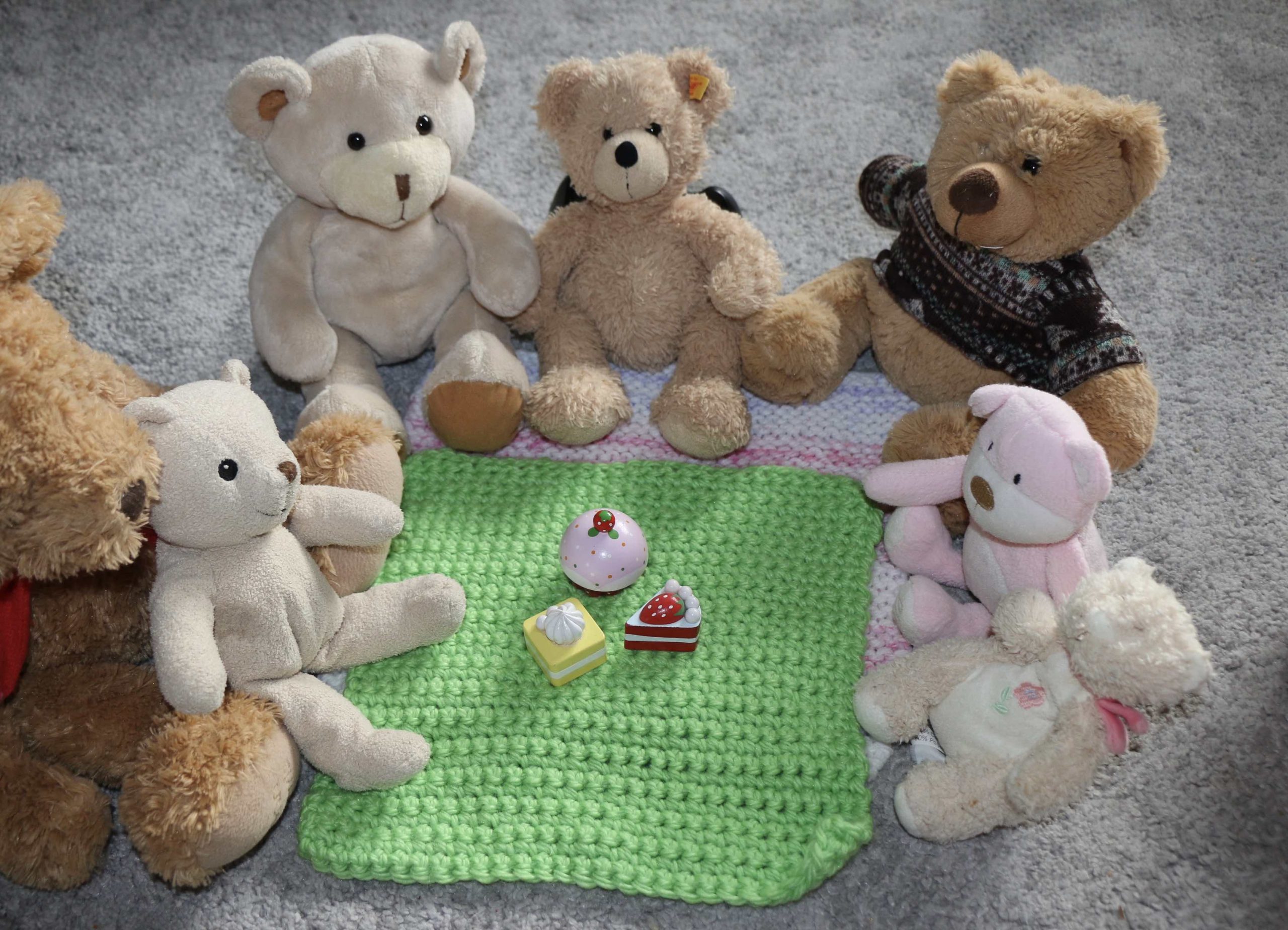 Teddy Bear Picnic - crochet blanket